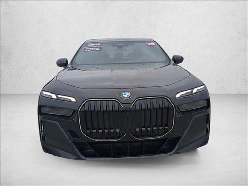 Used 2025 BMW 740i xDrive w/ Premium Package AWD/4WD image 2