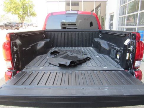 Used 2019 Toyota Tacoma TRD Sport image 8