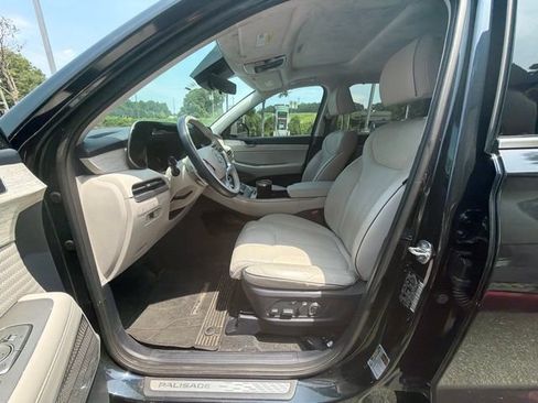 Used 2023 Hyundai Palisade Calligraphy w/ Winter Package FWD image 6