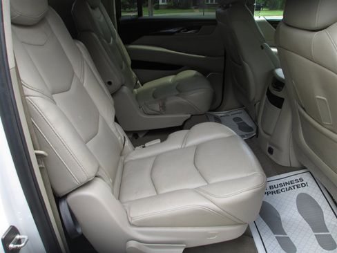 Used 2018 Cadillac Escalade ESV Luxury image 5
