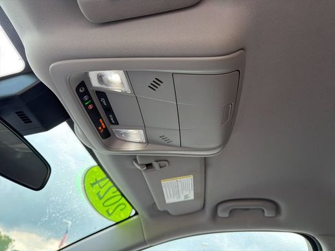 Used 2024 Chevrolet Equinox LT FWD image 23