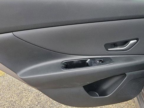 New 2025 Hyundai Elantra SEL image 12