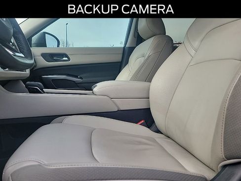 Used 2023 Nissan Pathfinder SL w/ Lighting Package (N92) image 15