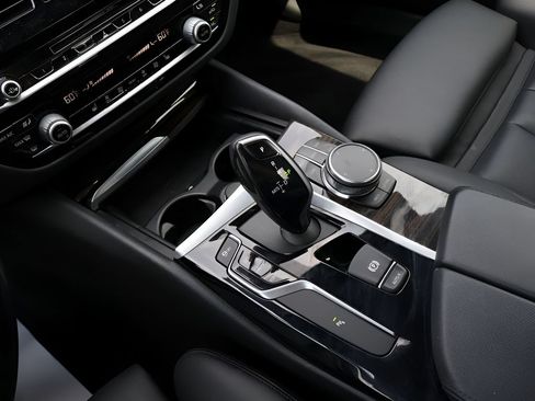 Used 2019 BMW 530i xDrive w/ Convenience Package AWD/4WD image 28