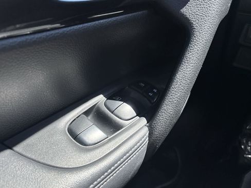 Used 2019 Nissan Rogue SV FWD image 30