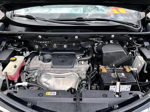 Used 2018 Toyota RAV4 LE w/ All Weather Liner Package FWD image 9