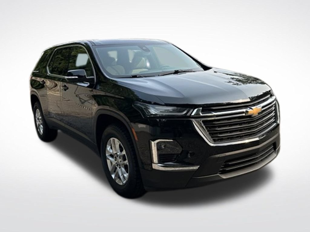 Used 2023 Chevrolet Traverse LS w/ Safety Package FWD image 8