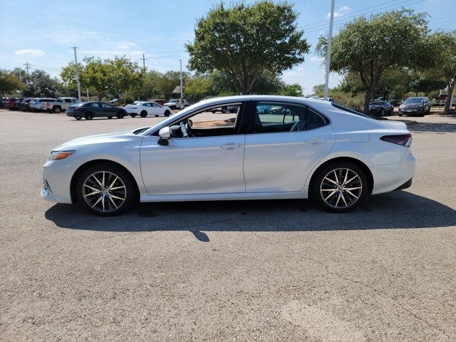 Used 2022 Toyota Camry XLE w/ Cold Weather Package FWD image 8