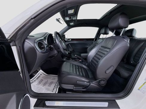 Used 2012 Volkswagen Beetle 2.0T FWD image 21