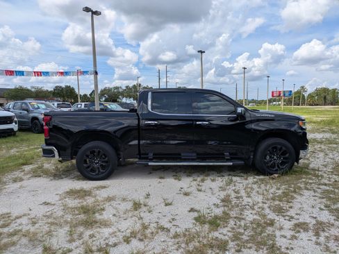 Used 2022 Chevrolet Silverado 1500 LTZ w/ LTZ Premium Package RWD image 3