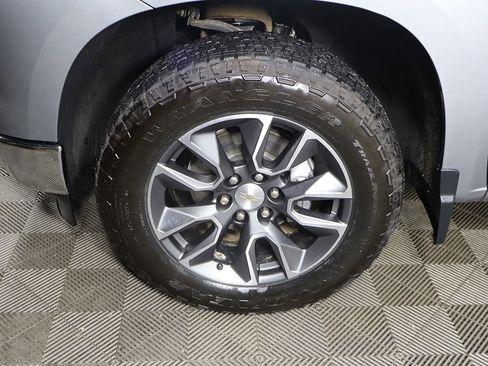 Used 2024 Chevrolet Silverado 1500 LT AWD/4WD image 16