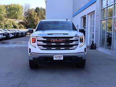 New 2025 GMC Sierra 1500 SLE
