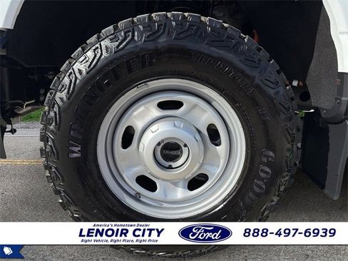 Used 2025 Ford F250 XL image 9