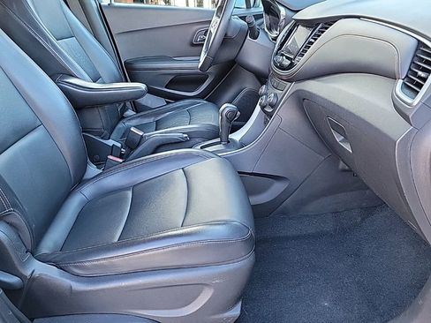 Used 2021 Chevrolet Trax LT w/ Premium Seat Package image 14