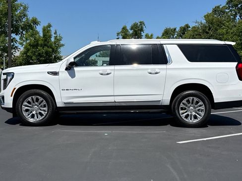 Used 2025 GMC Yukon XL Denali RWD image 14