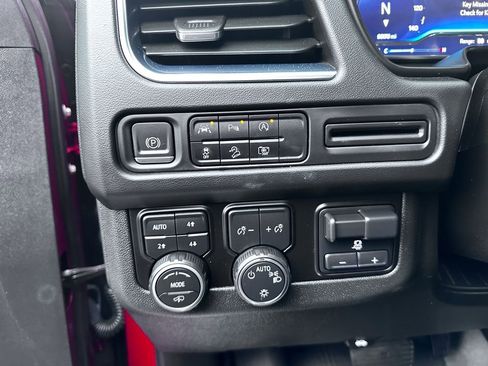 Used 2023 Chevrolet Tahoe Z71 w/ Off-Road Capability Package image 21