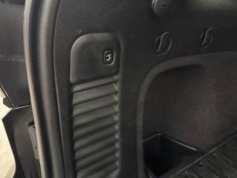 Used 2019 Jeep Grand Cherokee Altitude image 32