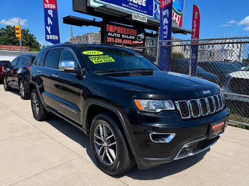 Used 2017 Jeep Grand Cherokee Limited AWD/4WD image 2