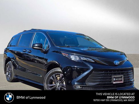 Used 2024 Toyota Sienna XLE Woodland Edition AWD/4WD image 1