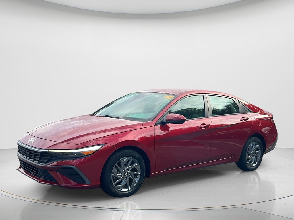 Used 2024 Hyundai Elantra SEL FWD image 1