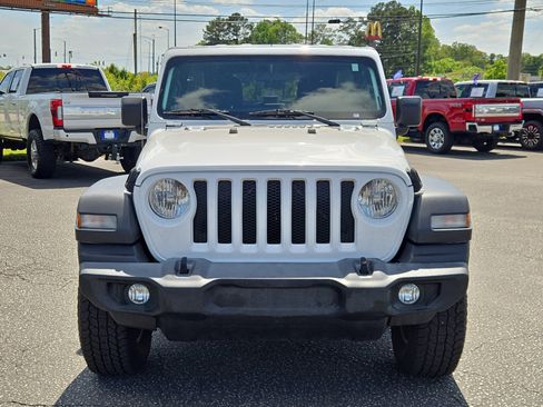 Used 2018 Jeep Wrangler Unlimited Sport AWD/4WD image 3