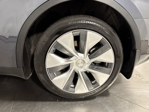 Used 2022 Tesla Model Y Long Range AWD/4WD image 12