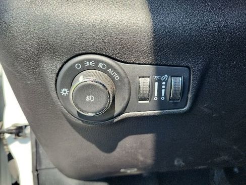 Used 2025 Jeep Compass Trailhawk AWD/4WD image 43