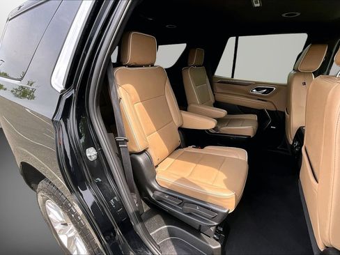 Used 2024 Chevrolet Tahoe Premier AWD/4WD image 23