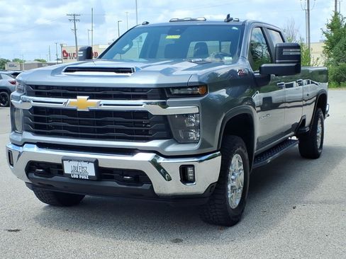 Used 2024 Chevrolet Silverado 3500 LT w/ Convenience Package AWD/4WD image 2