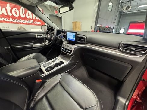 Used 2023 Ford Explorer XLT w/ Equipment Group 202A AWD/4WD image 12