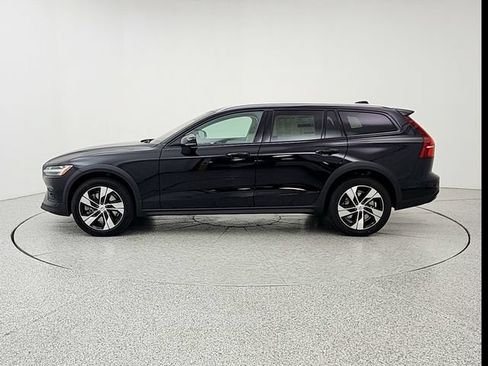 New 2026 Volvo V60 B5 Cross Country Plus w/ Climate Package AWD/4WD image 8