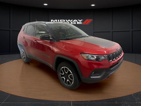 Used 2025 Jeep Compass Trailhawk AWD/4WD image 1