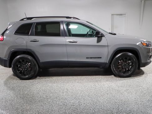Used 2023 Jeep Cherokee Altitude Lux AWD/4WD image 6