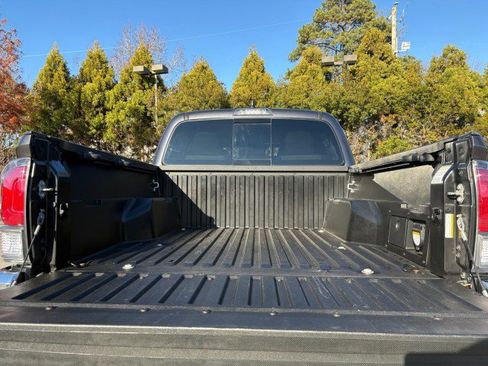 Used 2023 Toyota Tacoma TRD Off-Road image 19