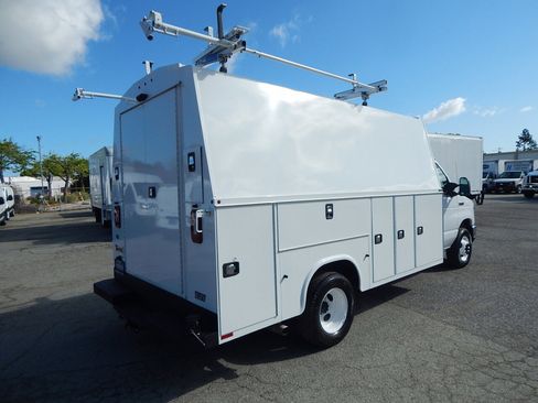 Used 2022 Ford E-450 and Econoline 450 Super Duty w/ Power Windows & Locks Group image 8