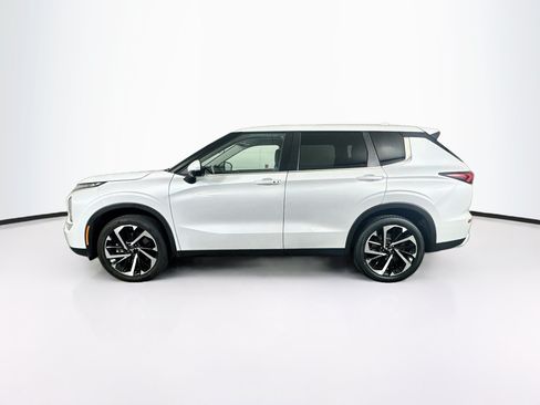 Used 2024 Mitsubishi Outlander SE AWD/4WD image 4