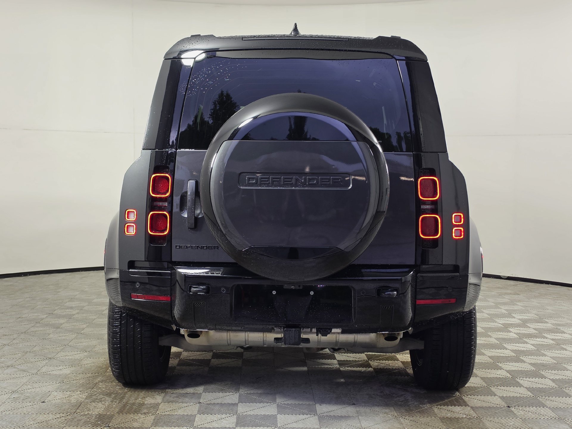 Used 2024 Land Rover Defender 110 X-Dynamic SE AWD/4WD image 40