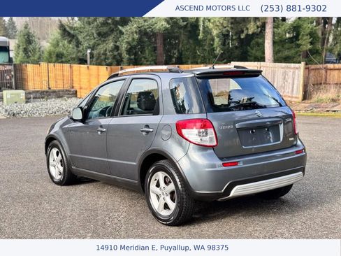 Used 2009 Suzuki SX4 AWD Hatchback w/ Touring Pkg image 3