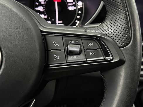 Used 2022 Alfa Romeo Giulia Ti image 22