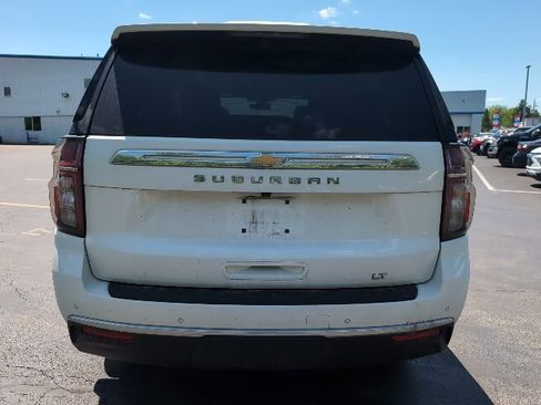 Used 2021 Chevrolet Suburban LT w/ Luxury Package AWD/4WD image 2