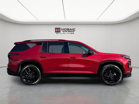 Used 2025 Chevrolet Traverse RS w/ LPO, Floor Liner Package image 2