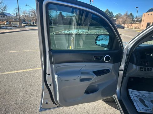 Used 2015 Toyota Tacoma 4x4 Double Cab w/ TRD Off-Road Package image 9