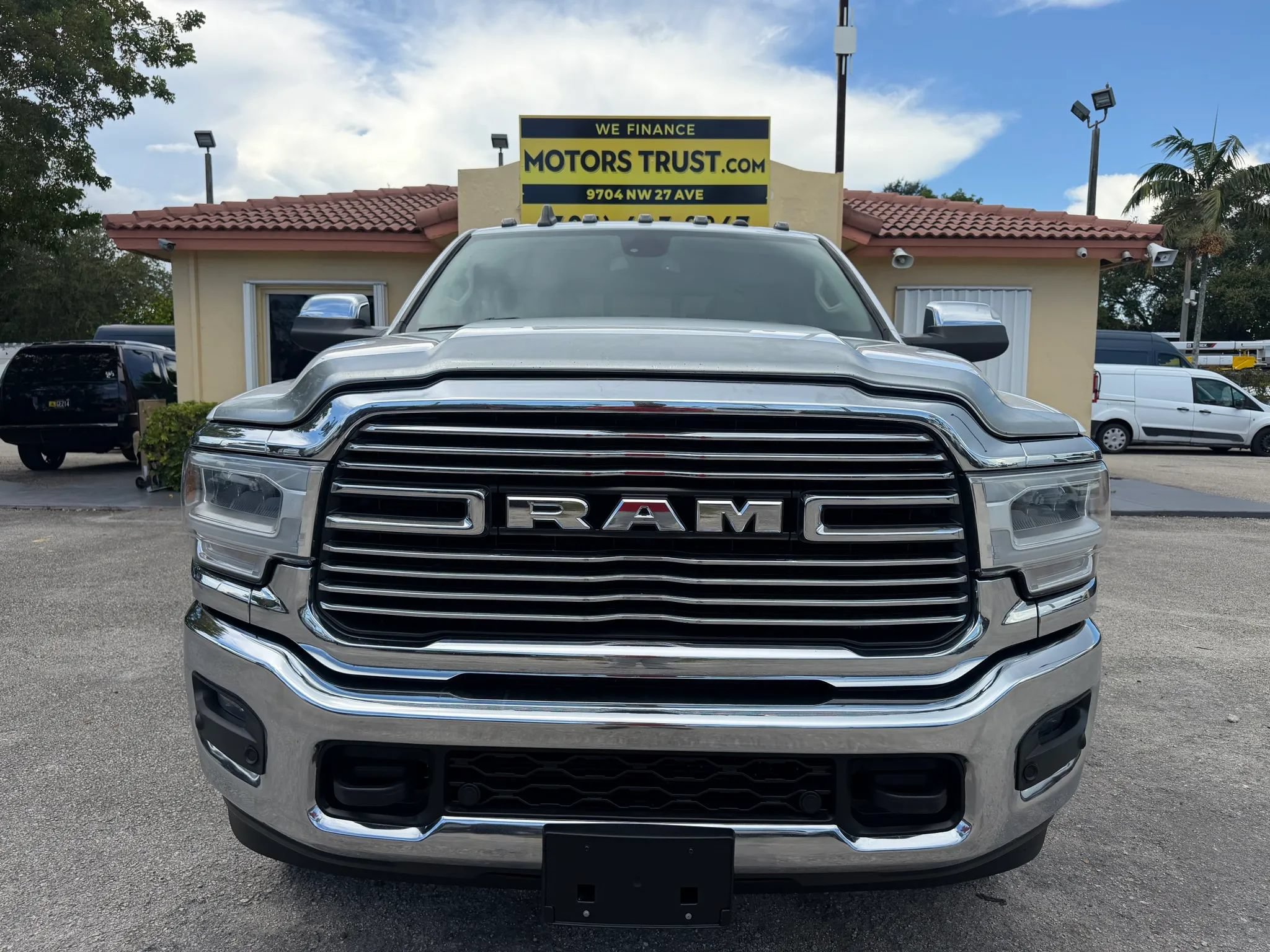 Used 2022 RAM 3500 Laramie AWD/4WD image 9