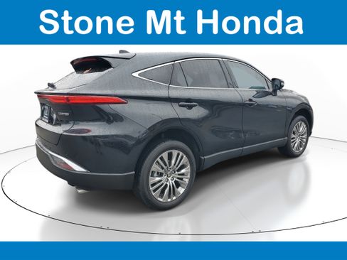 Used 2024 Toyota Venza image 6