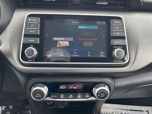Used 2020 Nissan Kicks SV image 12