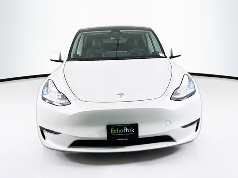 Used 2022 Tesla Model Y Long Range image 2