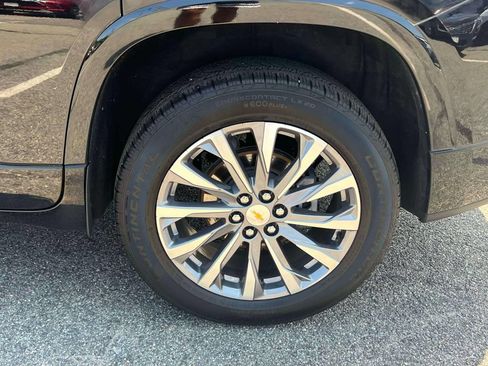 Used 2023 Chevrolet Traverse Premier AWD/4WD image 10
