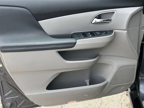 Used 2016 Honda Odyssey SE image 16