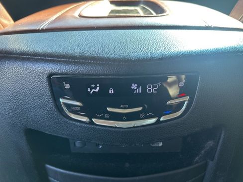 Used 2019 Cadillac Escalade ESV Premium Luxury image 36