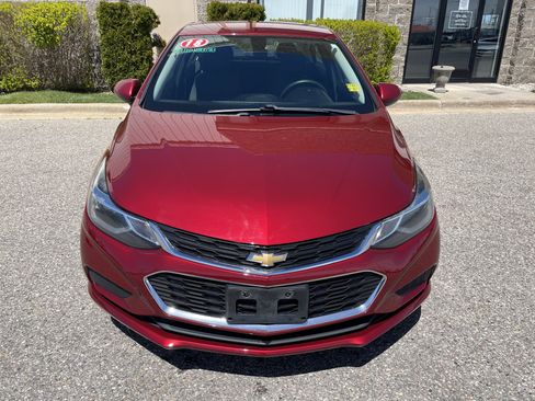 Used 2018 Chevrolet Cruze LT w/ LT Convenience Package FWD image 8